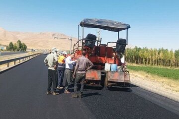 روکش آسفالت ۵۰ کیلومتر از راه‌های اصلی و روستایی در ازنا