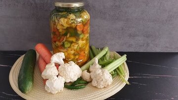 خطر مسمومیت با خیارشور و ترشی را جدی بگیرید/ خیارشور سرکهای بهتر است یا نمکی؟/بیکیفیتترین نوع ترشی کدام است؟ خطر مسمومیت با خیارشور و ترشی را جدی بگیرید/ خیارشور سرکهای بهتر است یا نمکی؟/بیکیفیتترین نوع ترشی کدام است؟