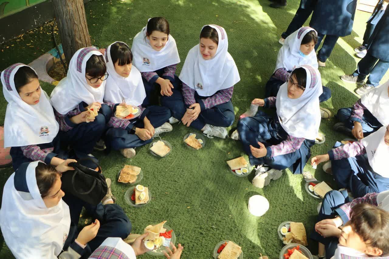 برگزاری روز جهانی تخم‌مرغ در خرم‌آباد