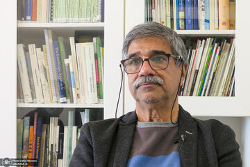 واکنش یک استاد دانشگاه به اظهارات چمران درباره دستفروشان / دستفروشان بیپناه در برابر جنگ اقتصادی امریکا را قانونشکن میدانند!