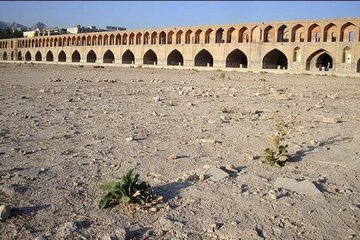 بحران اصفهان تا سه ماه آینده چندین استان را درگیر میکند