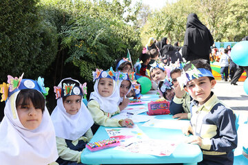 کودکان سمنان، هنرمندان کوچکِ رویای شهر زیبای فردا/ جشنواره کودک در هفته جهانی کودک؛ جشنی سرشار از شادی، خلاقیت و امید کودکان سمنان، هنرمندان کوچکِ رویای شهر زیبای فردا/ جشنواره کودک در هفته جهانی کودک؛ جشنی سرشار از شادی، خلاقیت و امید