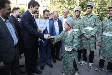 روایت دیدار وزیر ارتباطات با دانشآموزان عشایری شیراز روایت دیدار وزیر ارتباطات با دانشآموزان عشایری شیراز