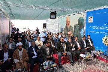 بهرهبرداری از ۳۰ مگاوات برق خورشیدی در سمنان همزمان با افتتاح ۶۵۰ مگاوات نیروگاه خورشیدی در سراسر کشور بهرهبرداری از ۳۰ مگاوات برق خورشیدی در سمنان همزمان با افتتاح ۶۵۰ مگاوات نیروگاه خورشیدی در سراسر کشور