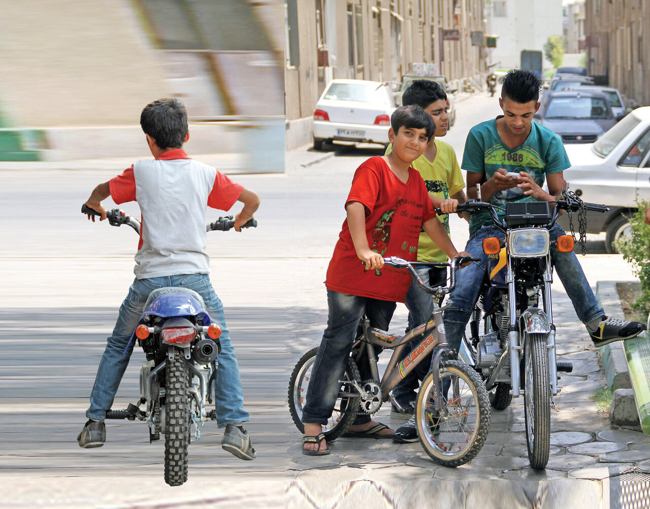 دادن گواهینامه موتور به پسرهای16ساله خطرناک است یا مفید؟ دادن گواهینامه موتور به پسرهای16ساله خطرناک است یا مفید؟