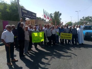 تجمع بازنشستگان کارگری در چند شهر / حقوق بازنشستگی فقط برای یک هفته جواب است