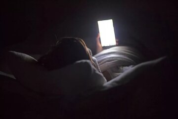 شبها از موبایل استفاده نکنید