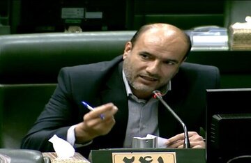 نماینده مجلس: بر اثر آثار روانی بازگشت تحریم های بین المللی قیمت ها افزایش لجام گسیخته دارند / وقتی کارها روی روال است برخی قصد تخریب دولت را دارند