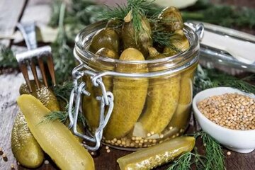 آیا لایه سفید روی آب خیارشورهای فله خطرناک است؟