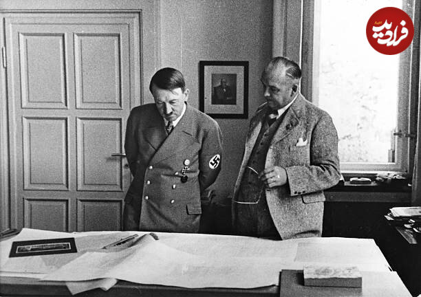 عکس/ هیتلر در حال گفتوگو با ولدمار برینکمن در مونیخ؛ سال ۱۳۱۸