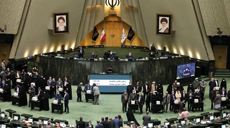 تذکرات نمایندگان به وزرا و رئیس جمهور/ از تدکر برای افزایش بی رویه خودرو تا رسیدگی به علت محدودیت در انجام مراسم برائت از مشرکین در حج امسال