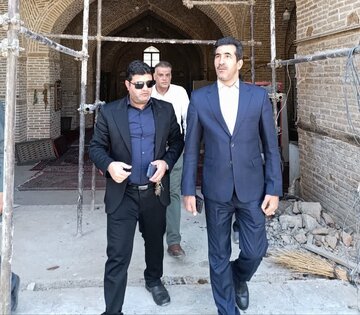 بازدید مدیرکل میراث فرهنگی لرستان از مسجد جامع بروجرد با هدف رفع موانع ثبت جهانی