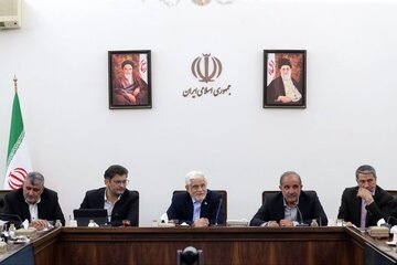 هشدار عارف؛ تشکیلات دولتی محدود نشود، کل بودجه دولت صرف پرداخت حقوق می‌شود!