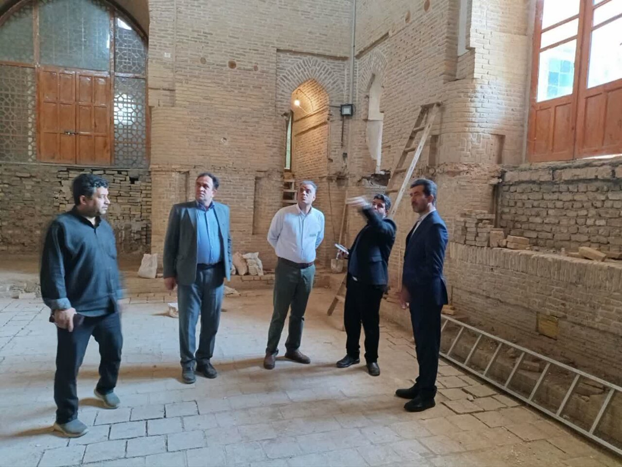بازدید مدیرکل میراث فرهنگی لرستان از مسجد جامع بروجرد با هدف رفع موانع ثبت جهانی