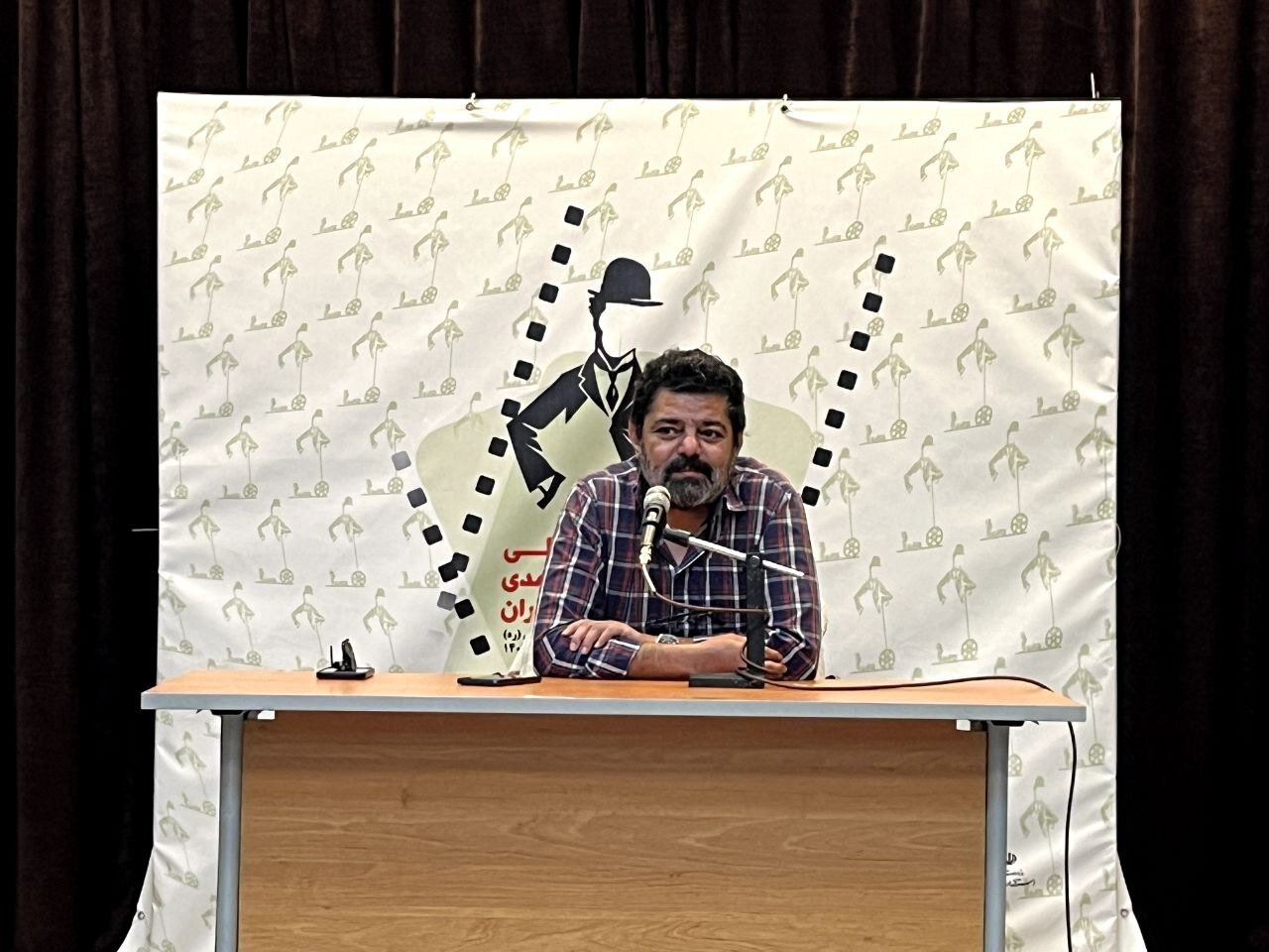 در کارگاه آموزشی جشنواره فیلم‌های کمدی مطرح شد:
                شاهد احمدلو: سینما بی‌رحم نیست؛ صادق است