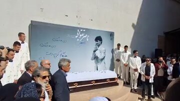 ببینید | مرضیه وفامهر با خواندن شعر فردوسی همسرش را به خانه ابدی بدرقه کرد