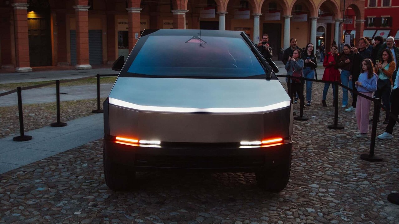 چرا چراغهای خودروهای جدید دو تکه میشوند؟ / عکس