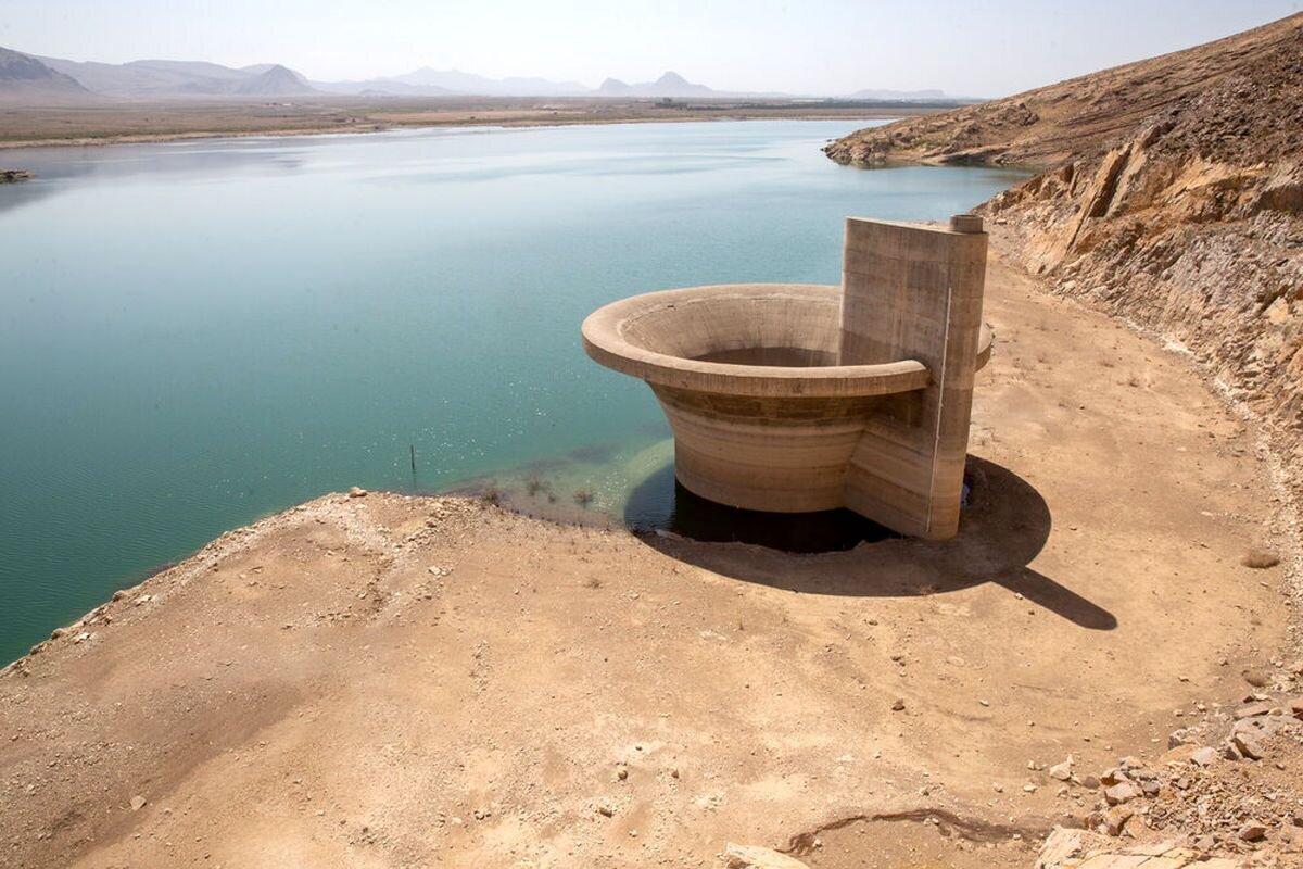 ایران در آستانه کمبود مطلق آب؛ «فقط ۸۵۰ مترمکعب آب برای هر ایرانی»/نیمی از چاه‌های آب ایران غیرمجازند
