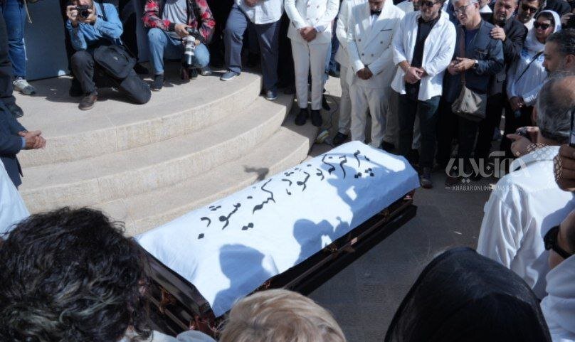 عکس | نوشته روی تابوت زندهیاد ناصر تقوایی: هر چیز که نو نشود کهنه میشود