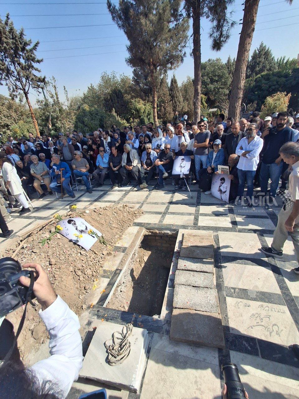 عکس | آرامگاه ابدی ناصر تقوایی در امامزاده طاهر کرج