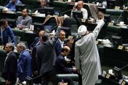 تعطیل کنید دفاتر نمایندگان مجلس در شهرستانها را/ کی گفته نماینده مجلس معادل وزیر است؟/مگر حقوق نماینده چقدر است که میلیاردها تومان خرج تبلیغ می کنند