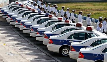 ببینید | ماشین پلیس دفتر نقاشی بچه‌ها