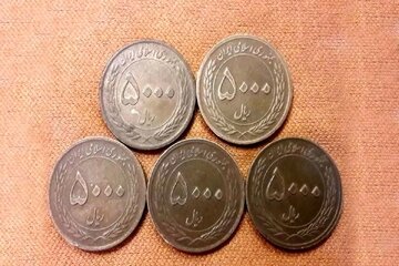 این سکه کوچک را دور نیندازید؛ نزدیک 10 هزار تومان می‌ارزد!