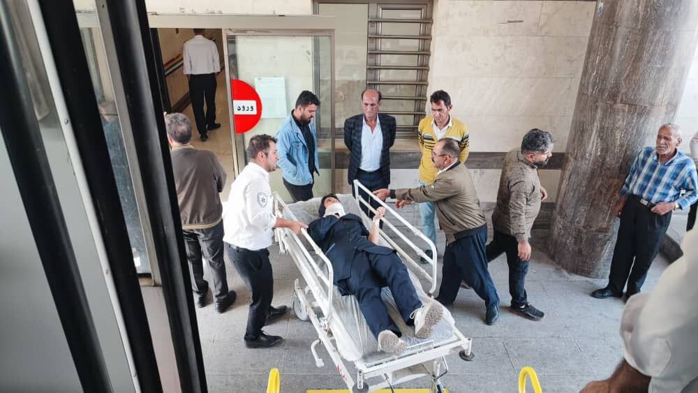 مصدومیت ۱۰ دانش آموز ارومیهای در تصادف اتوبوس با یک خودرو