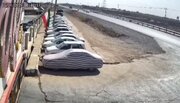ببینید | لحظه هولناک ترکیدن لاستیک یک کامیون وسط اتوبان