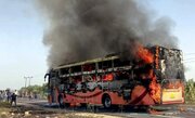 ببینید | آتش سوزی یک دستگاه اتوبوس در محور خاش - زاهدان؛ ۲ نفر جان باختند