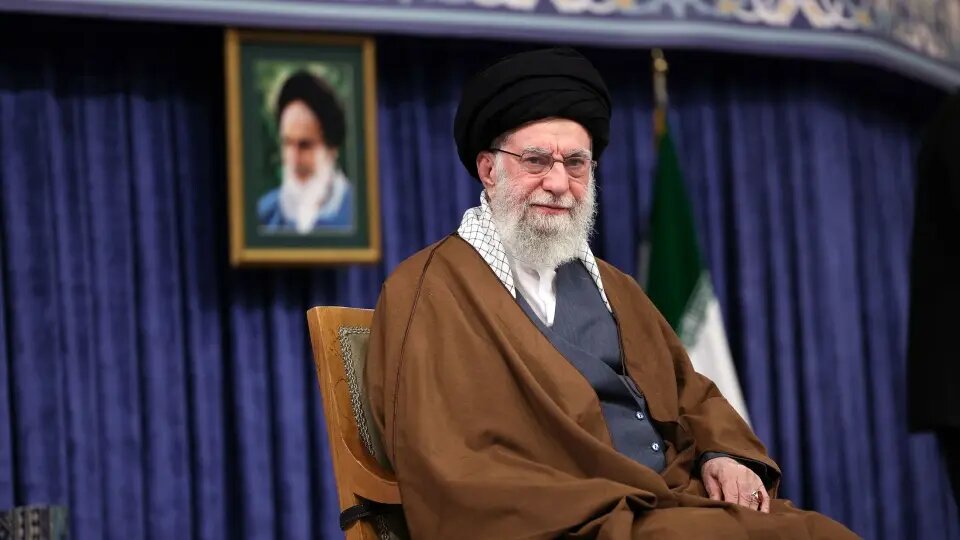 رهبر انقلاب خطاب به رئیس جمهور آمریکا: اصلاً شما چه کاره هستی؟!/ یاوه‌گویی‌های سخیف رئیس جمهور آمریکا، تلاش برای روحیه دادن به صهیونیست‌های مأیوس