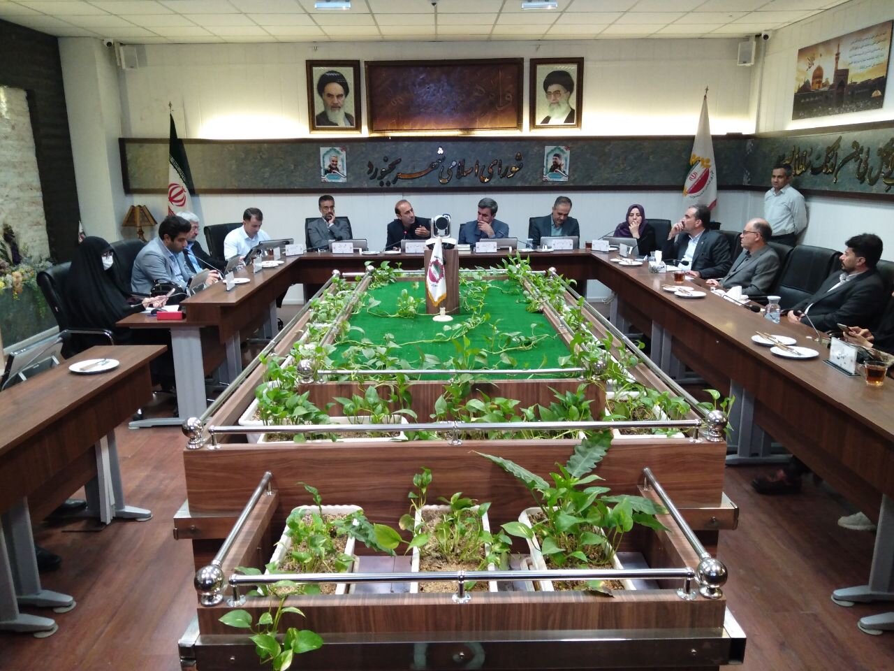 بعضی سفرهای خارجی صرفا سیاسی است!/ «طلای سفید» همچنان روی میز شورای بجنورد