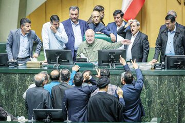 اکثریت نمایندگان با طرح‌های چندفوریتی پس از جنگ 12 روزه توسط تندروها همراهی نکردند / افراطیون می خواستند بمب اتم بسازند، تنگه هرمز را ببندند و...