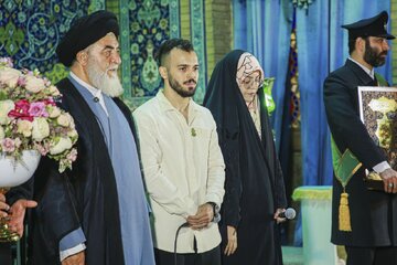 عکس | مرد سال فوتسال آسیا خادم افتخاری مسجد جمکران