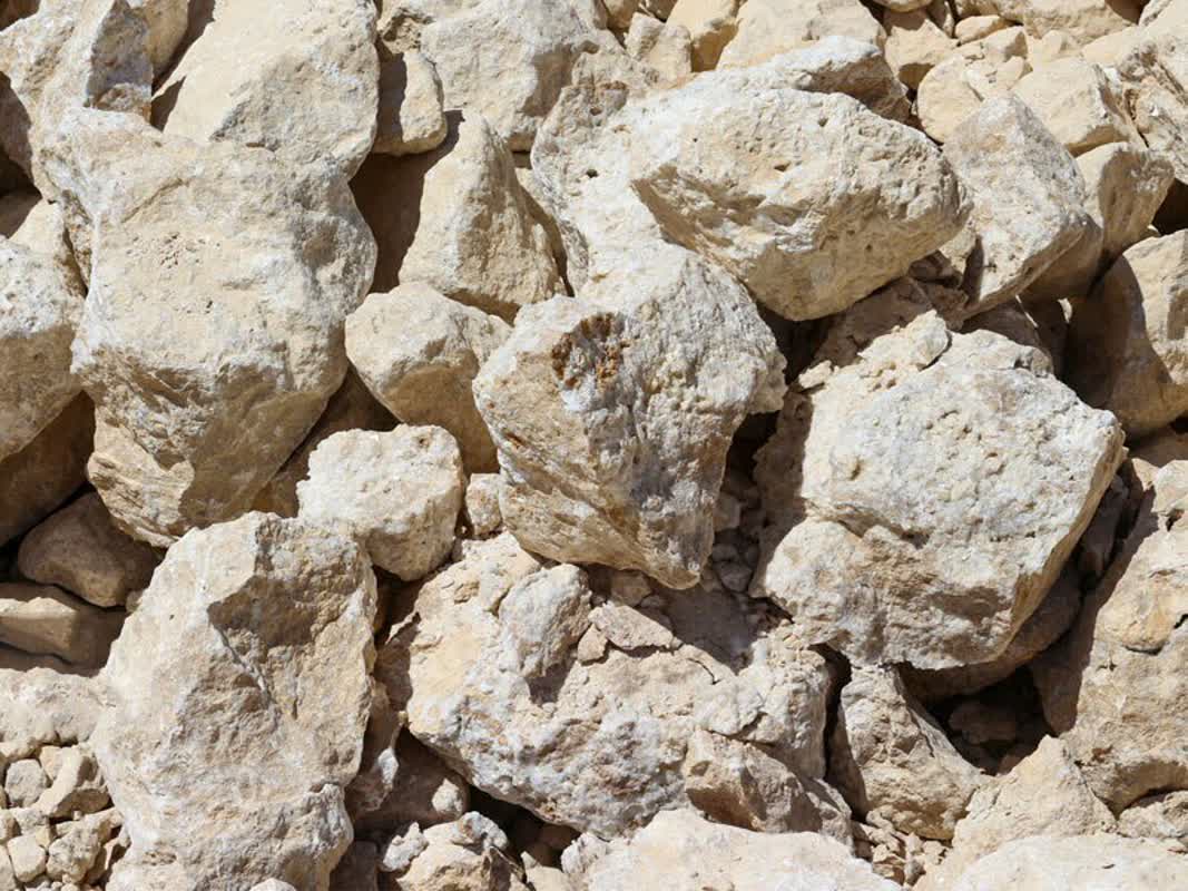 از دستگیری سارق ۶۰ میلیاردی تا کشف سنگ‌های معدنی غیرمجاز و مهار جرائم سایبری در استان سمنان
