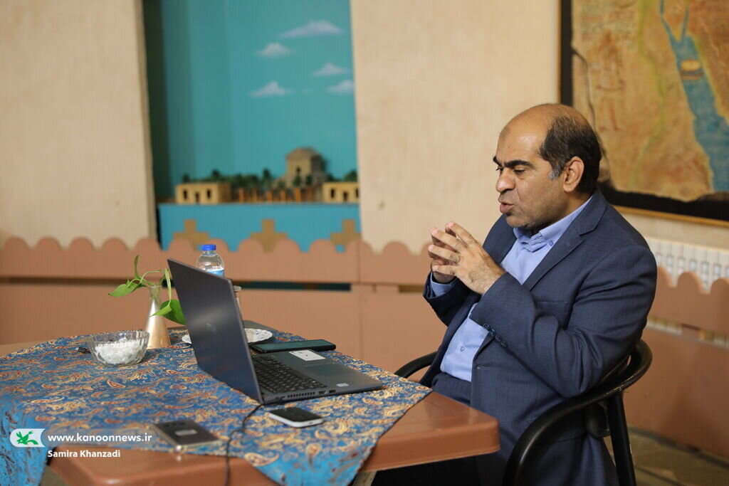 رئیس موزه هنرهای معاصر:
                روزگاری بازدید کودکان از موزه با مقاومت موزه‌داران مواجه بود/ موزه باید برای همه بچه‌ها اعم از کودکان کار، بیمار، دورگه و اتباع قابل استفاده باشد
