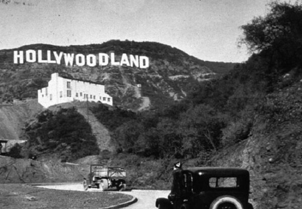 سفرنامه یک خبرنگار ایرانی به هالیوود ۶۶ سال پیش منتشر شد. در آن زمان، آمریکا با داشتن ۴۳ میلیون دستگاه تلویزیون، یکی از مراکز اصلی رسانه‌ای جهان محسوب می‌شد.