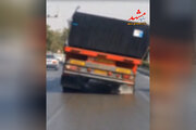 ببینید | حرکت کامیون بدون لاستیک عقب در بزرگراه مشهد!