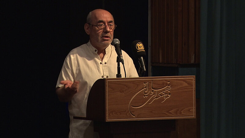 احمد پژمان قدی بلندتر از مرگ داشت / فراق پژمان جبران‌ناپذیر است، اما دوام او تا یاد ایران زنده است 6