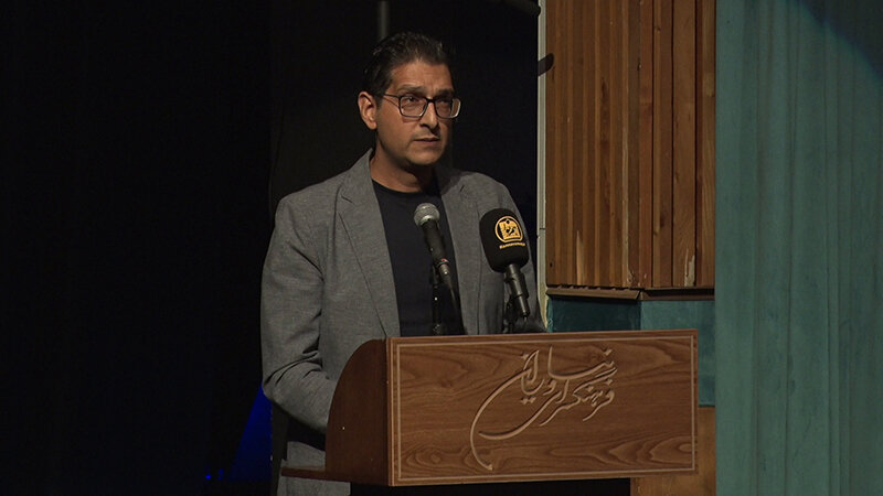 احمد پژمان قدی بلندتر از مرگ داشت / فراق پژمان جبران‌ناپذیر است، اما دوام او تا یاد ایران زنده است 5