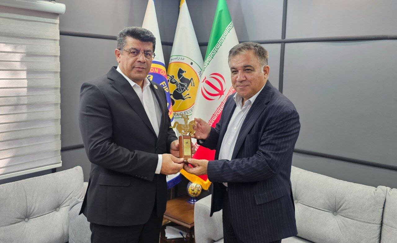 عکس| مدیرعامل باشگاه استقلال سوارکار شد!