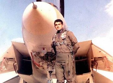 عکس/ سرلشکر بابایی بعد بازگشت از یک عملیات؛ اواخر دهه ۵۰