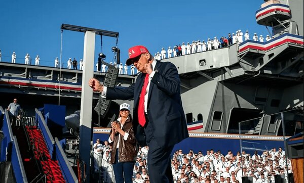 ترامپ برای مقابله با چین دستور اجرای ناوگان طلایی را صادر کرد / پکن: این اقدام یک هیاهوی جنگطلبانه است / ترامپ: چین نخواهد دانست چه چیزی به سرش آمده ترامپ برای مقابله با چین دستور اجرای ناوگان طلایی را صادر کرد / پکن: این اقدام یک هیاهوی جنگطلبانه است / ترامپ: چین نخواهد دانست چه چیزی به سرش آمده