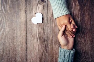 آیا در روایات مردان از محبت به زنان منع شده‌اند؟