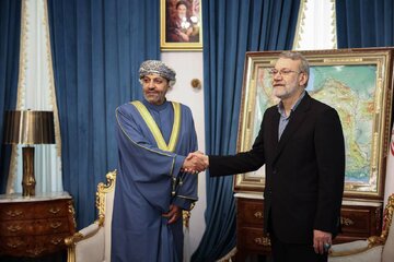 استقبال گرم علی لاریجانی از وزیر کشور عمان + تصاویر