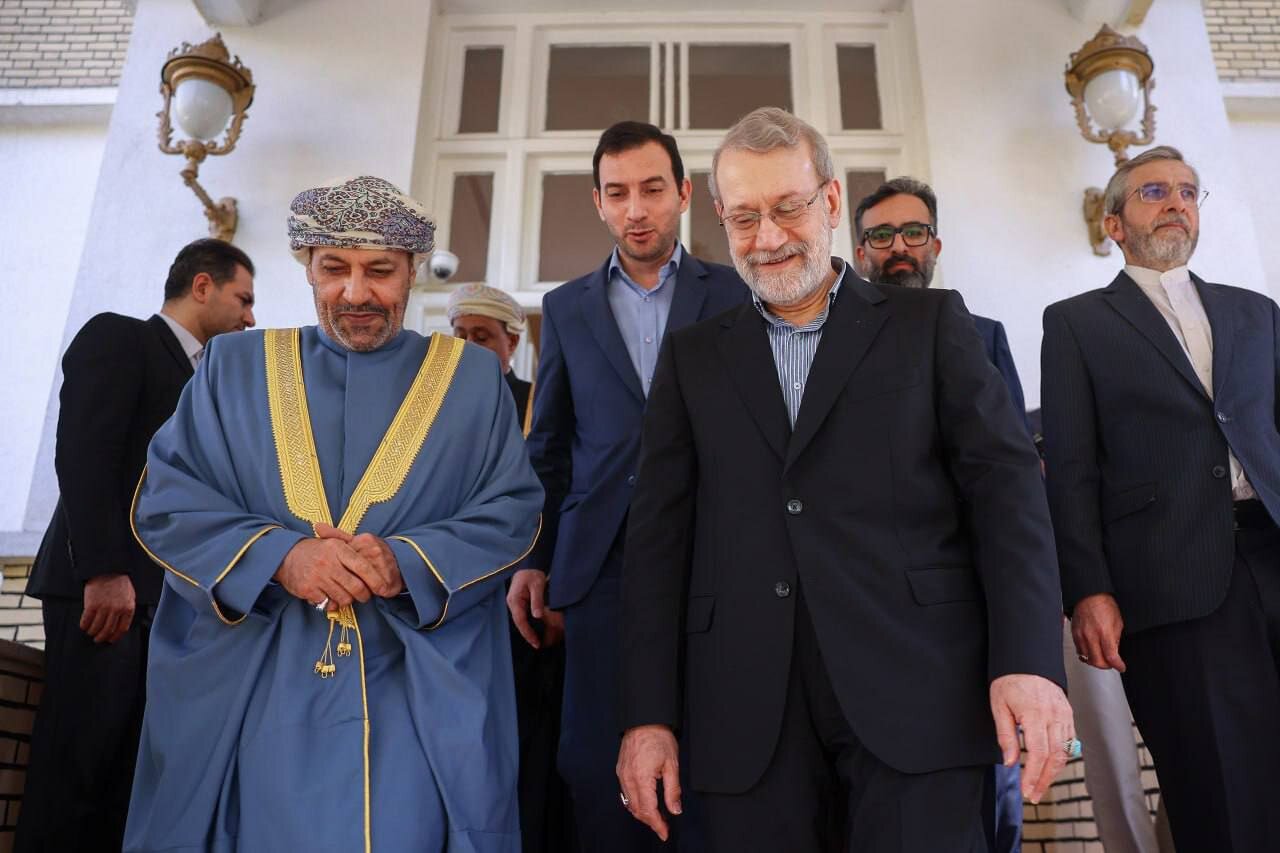استقبال  گرم علی لاریجانی از وزیر کشور عمان+ تصاویر