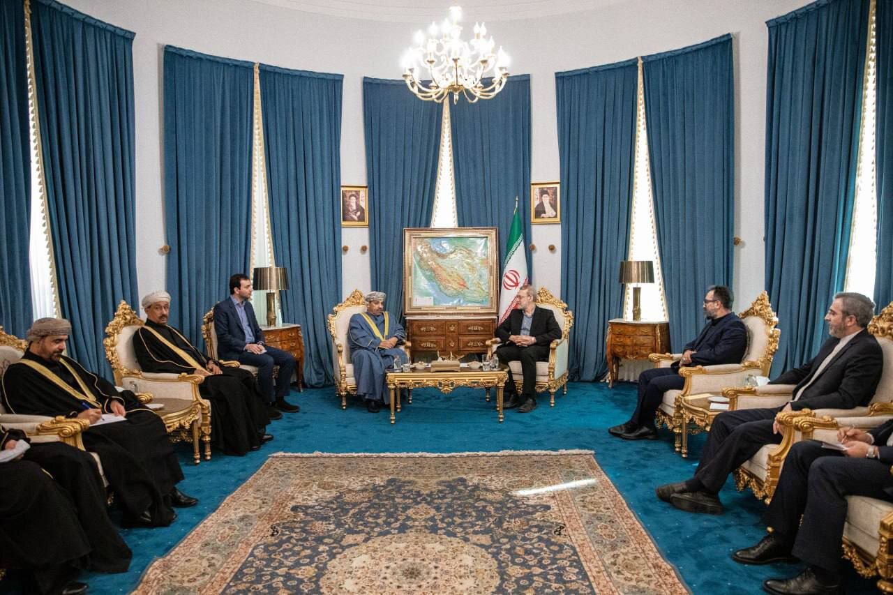 استقبال  گرم علی لاریجانی از وزیر کشور عمان+ تصاویر