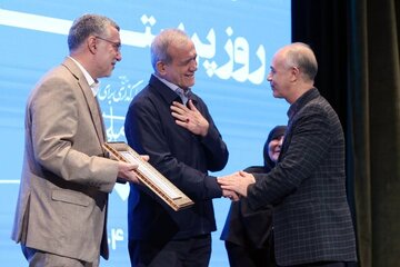 پزشکیان: ما وارث روندی هستیم که اصلاح آن زمان‌بر و دشوار است / به جایی رسیده‌ایم که حتی در پرداخت حقوق افراد مشکل داریم