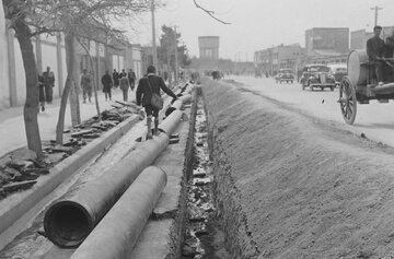 گزارشی از رسیدن آب لولهکشی به خانههای تهران در ۷۰ سال پیش گزارشی از رسیدن آب لولهکشی به خانههای تهران در ۷۰ سال پیش