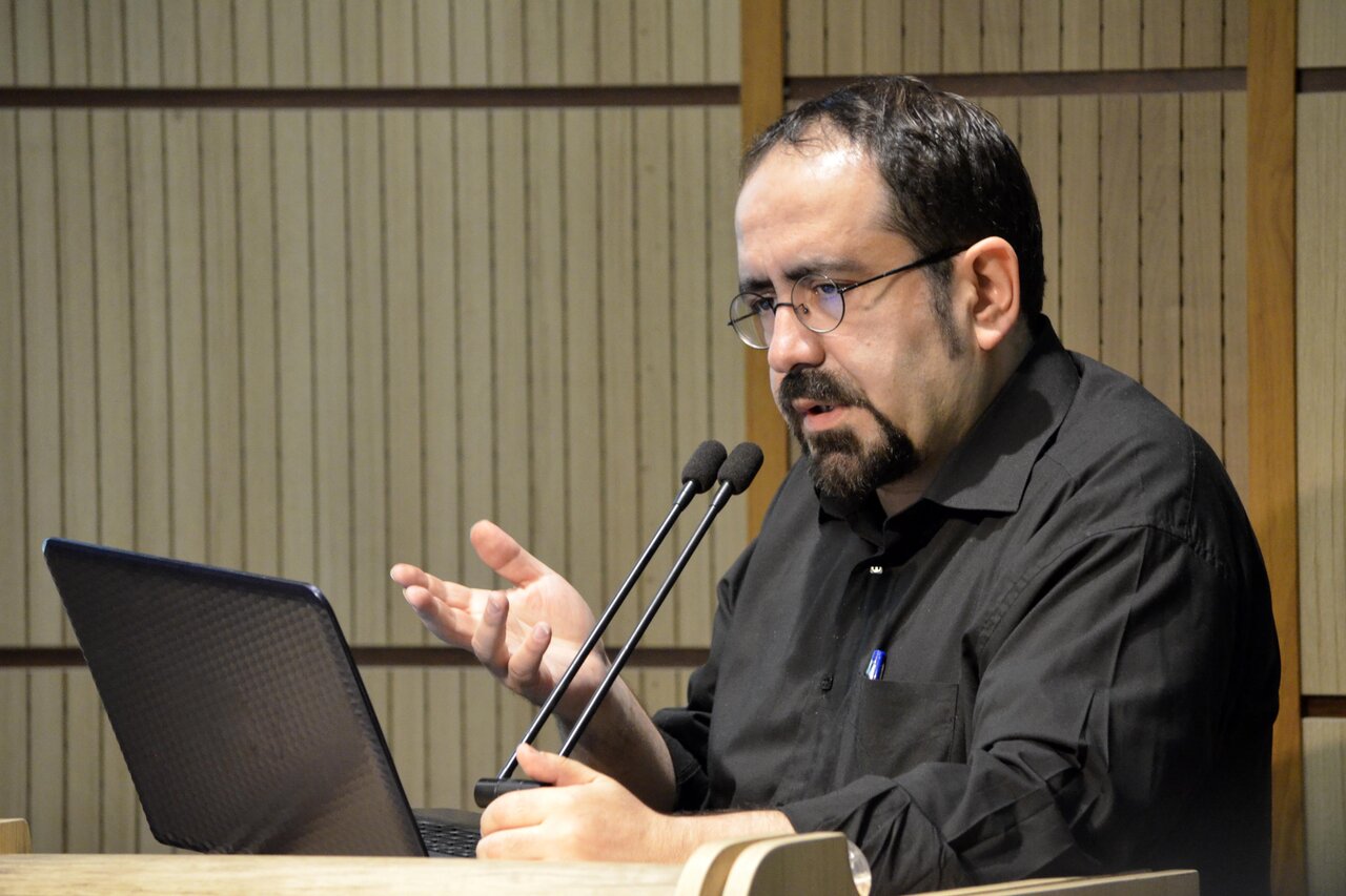 متأسفانه، زندگی کوروش تحت تأثیر گروهی از ملی‌گرایان به مجموعه‌ای از افسانه‌ها و خیالات تبدیل شده است.